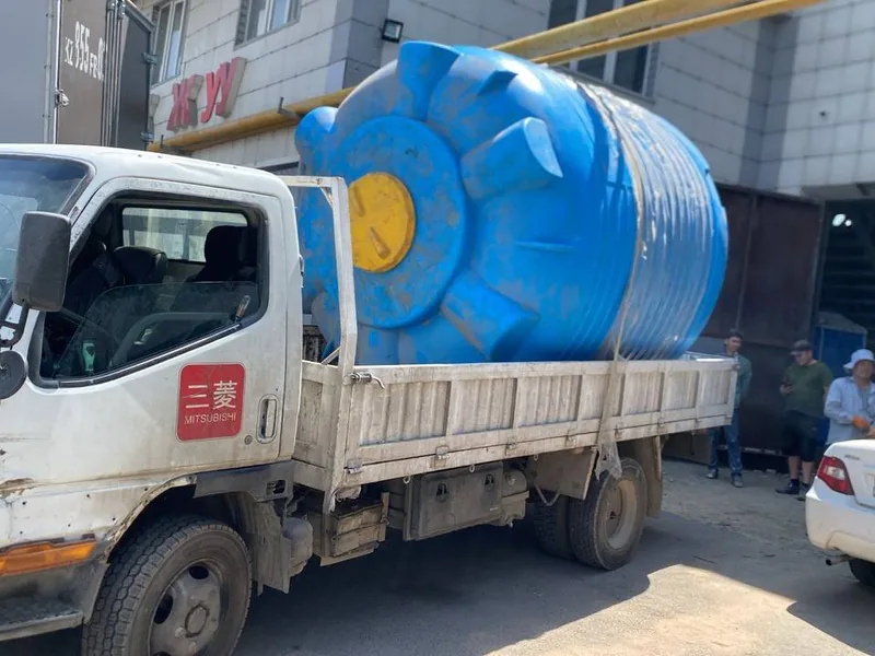 Бортовой грузовик Almaty Trans с закреплённым грузом