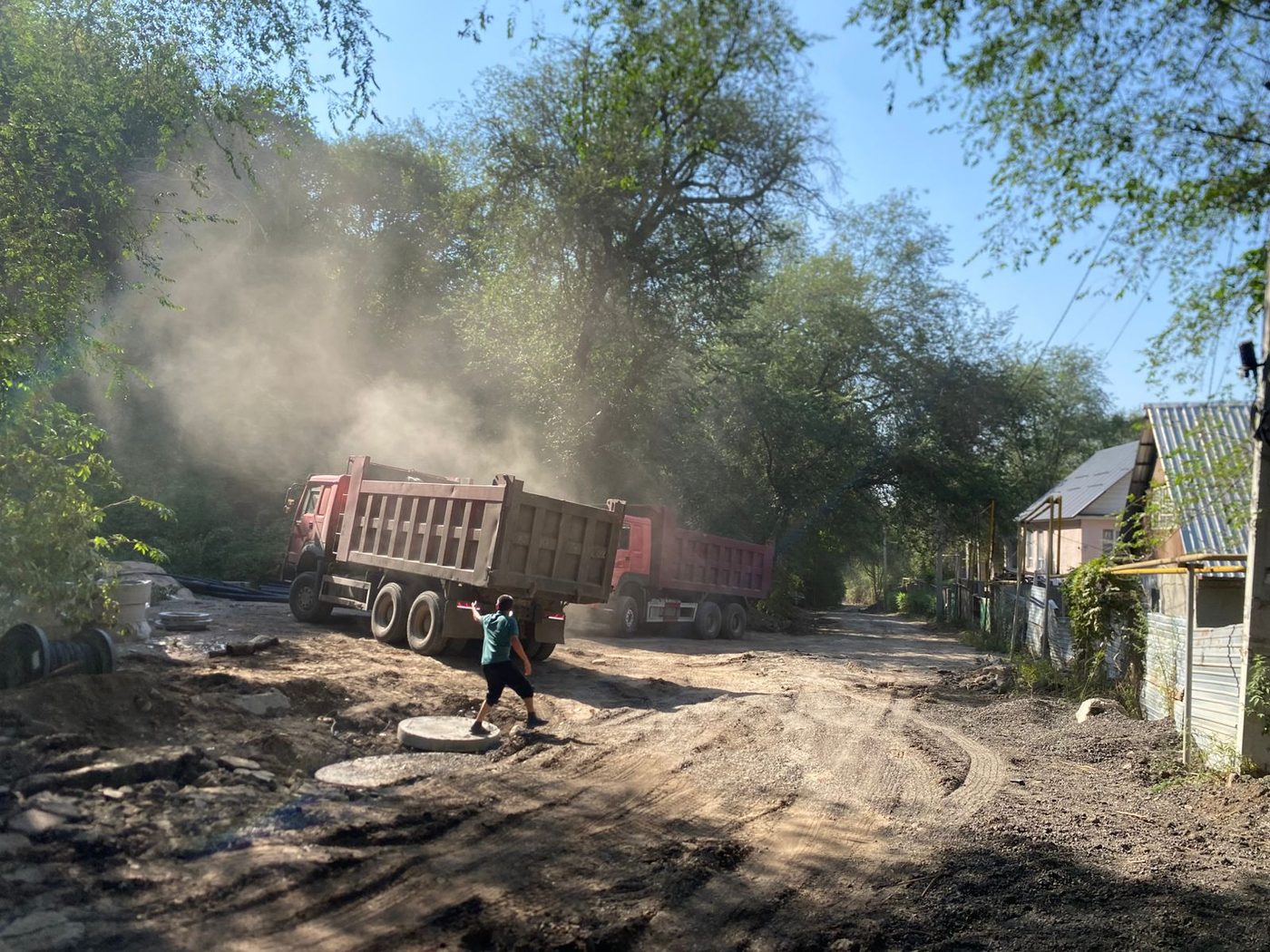 Вывоз большого объёма строймусора самосвалом HOWO 40 тонн в Алматы — Almaty Trans