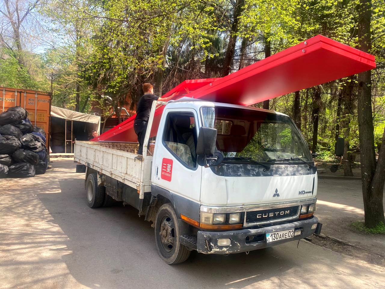 Бортовой грузовик со шторным верхом Almaty Trans для длинномерного груза
