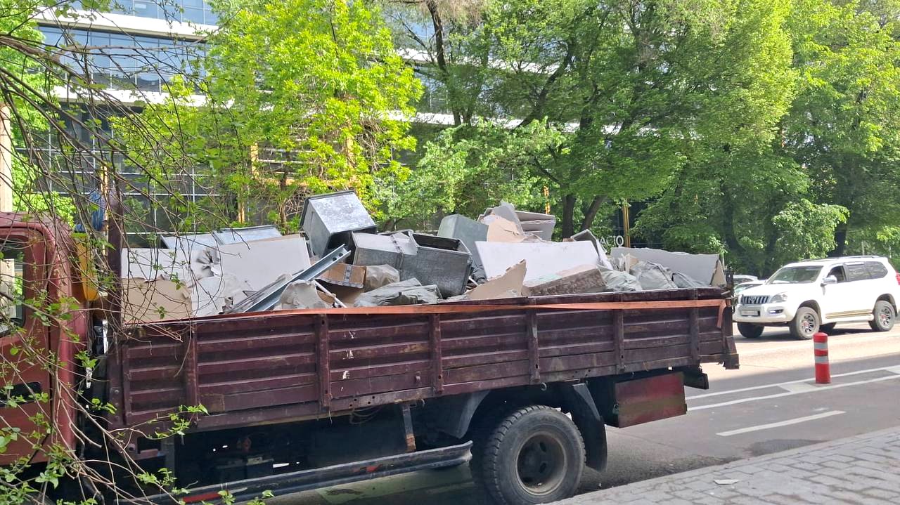 Паллетный груз в фуре с гидробортом Almaty Trans, межгород