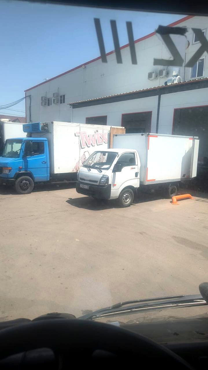 Рефрижератор Mercedes и изотермический фургон Almaty Trans на базе