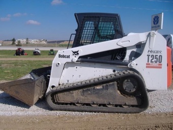 Аренда мини-погрузчика Bobcat T250 в аренду в Алматы