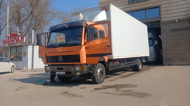 Грузовик Mercedes-Benz 1117 фургон 10 тонн — автопарк Almaty Trans в Алматы